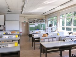 Foto: Salle du laboratoire - Link öffnet Foto in Originalgrösse
